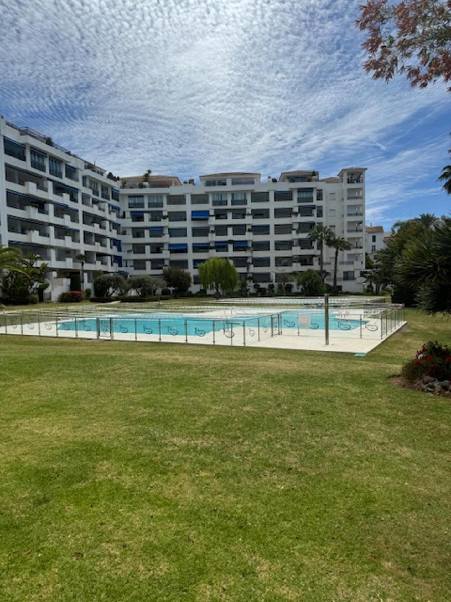 Luxurious In Puerto Banus Apartment *